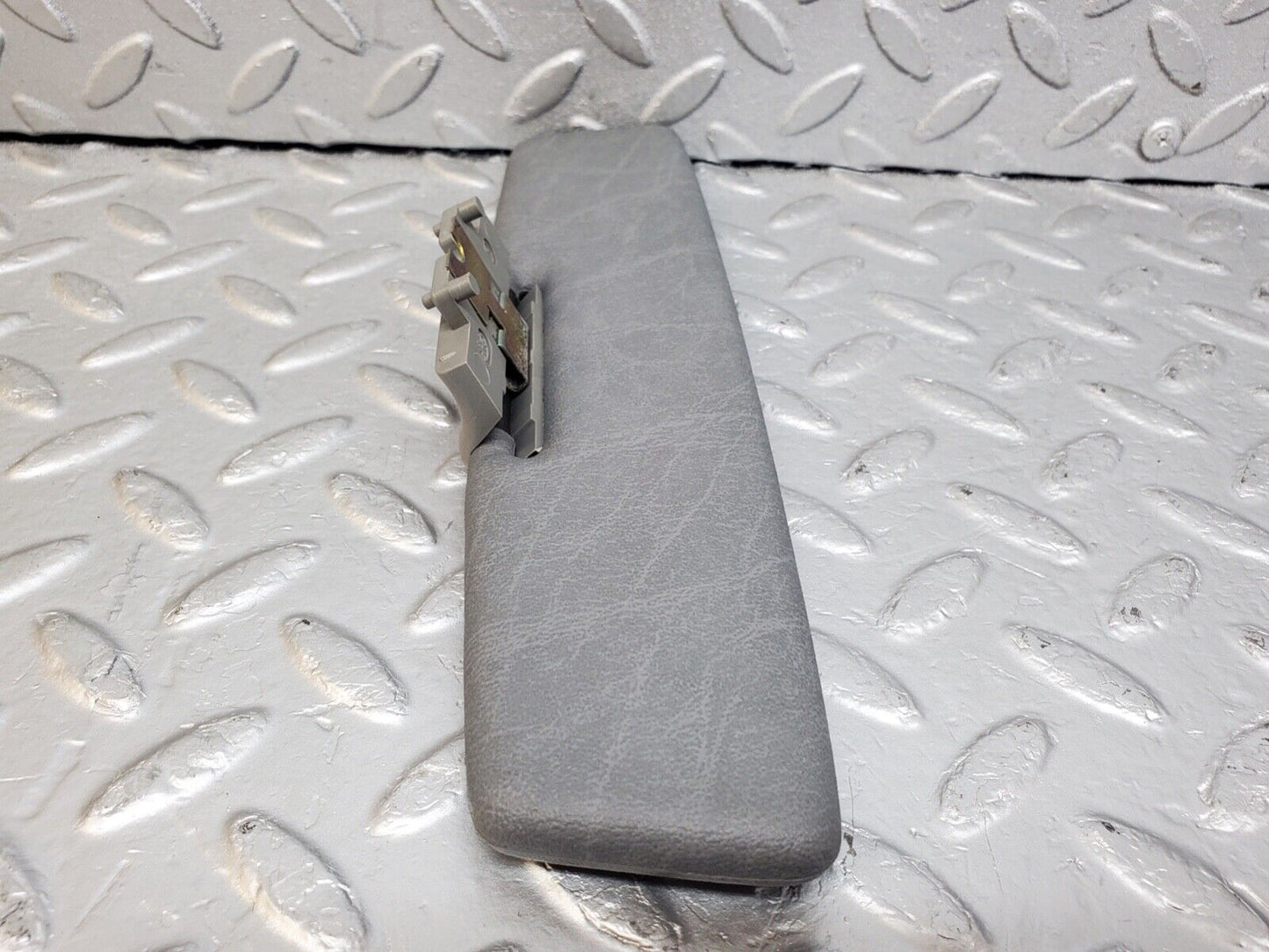 44625 Mercedes-Benz W124 220E Middle Sun Visor Grey