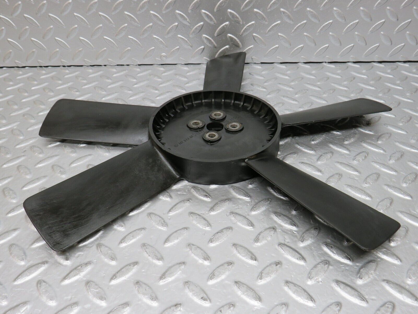 31047 Mercedes-Benz W123 200D Engine Cooling Fan 1152050406