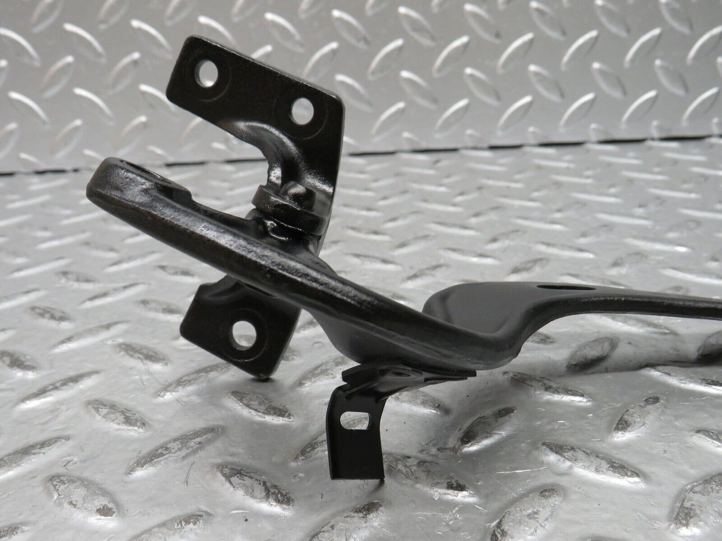 28400 Mercedes-Benz S123 240D Wagon Tailgate Hinge Right 1237400137