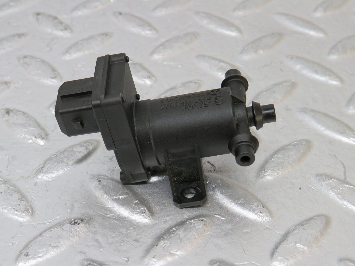 34888 Mercedes-Benz W210 320E Heater Control Vacuum Valve 2028000178