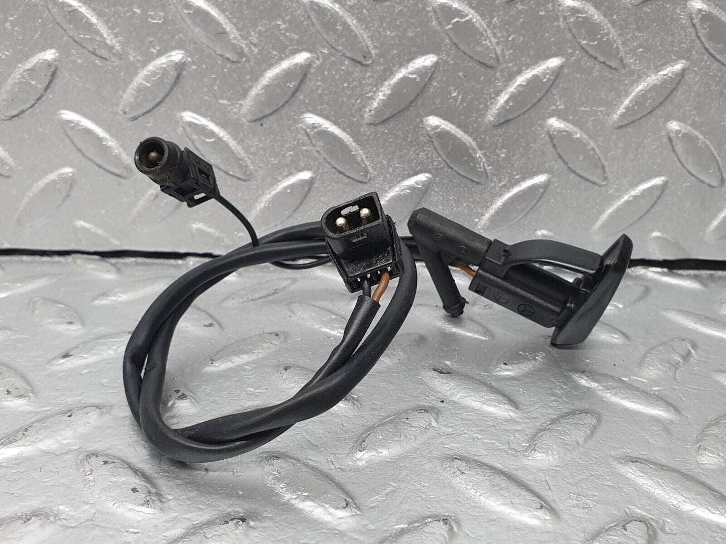 42367 Mercedes-Benz R129 320SL Coupe Windscreen Washer Nozzle