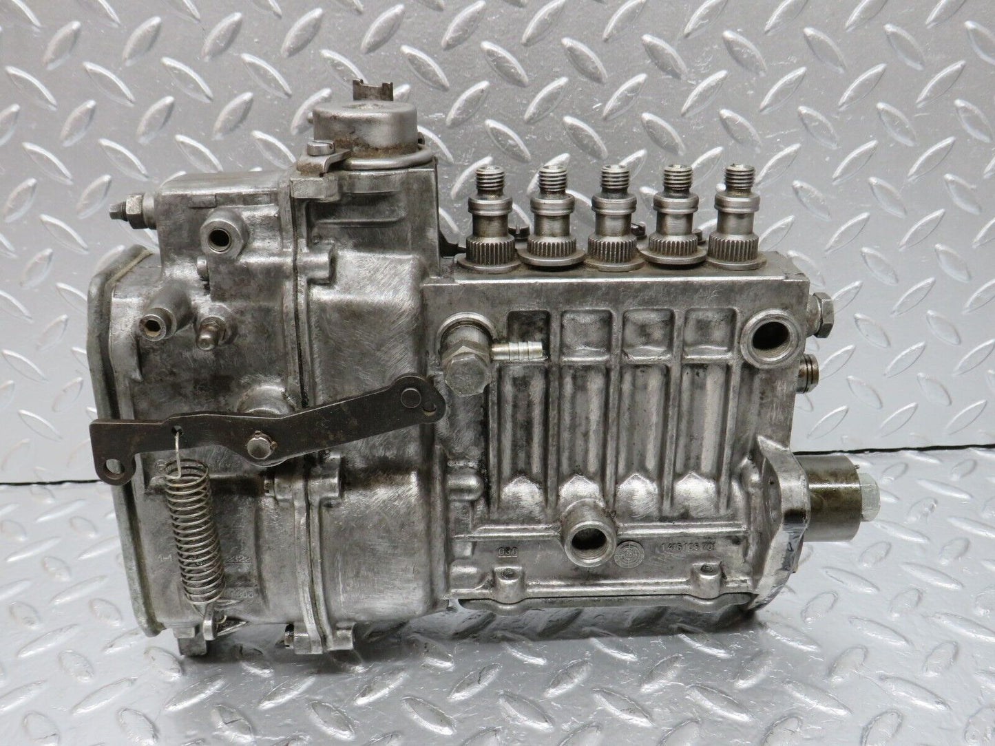 32930 Mercedes-Benz W123 300D Fuel Injection Pump Bosch 6170701901 0400075999