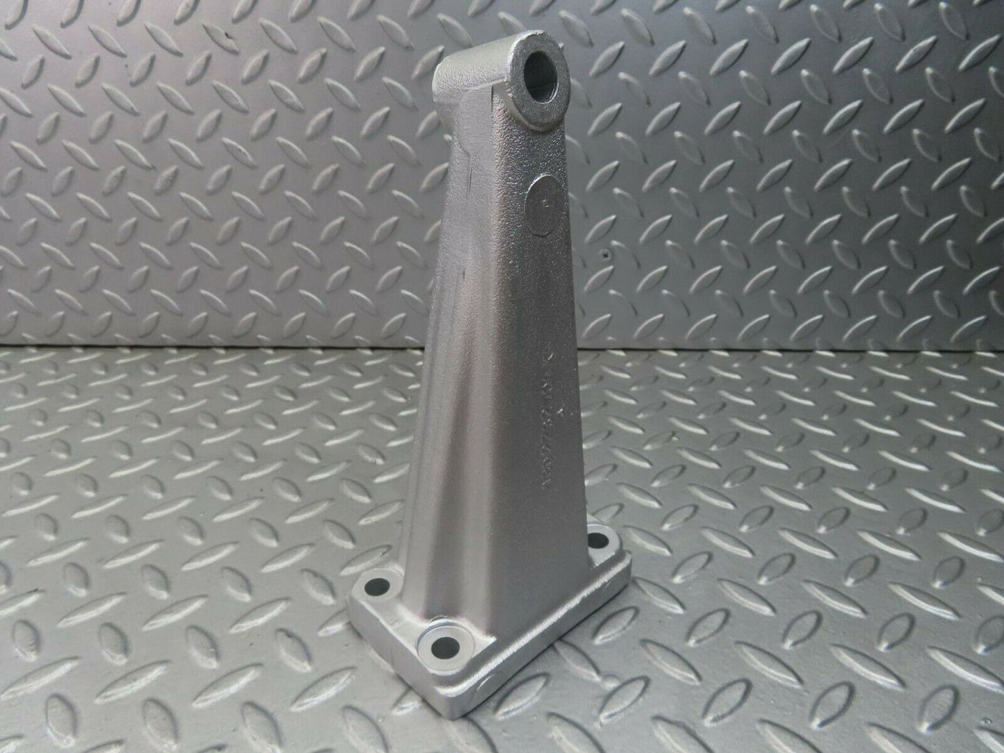 8337 Mercedes-Benz W108 Engine Mount Bracket Right Side 1802232504