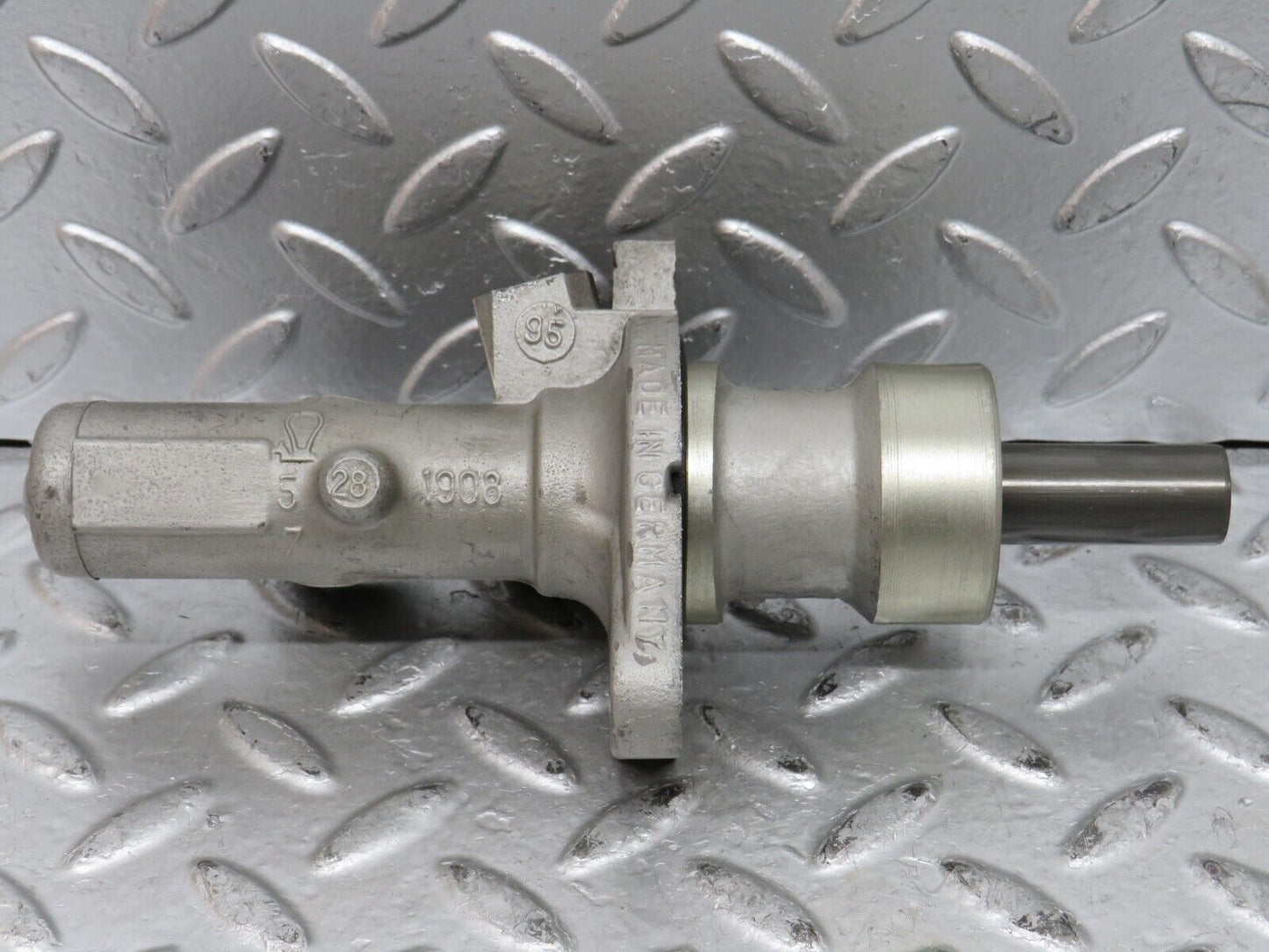 27651 Mercedes-Benz S124 300TE Wagon Brake Master Cylinder Lucas