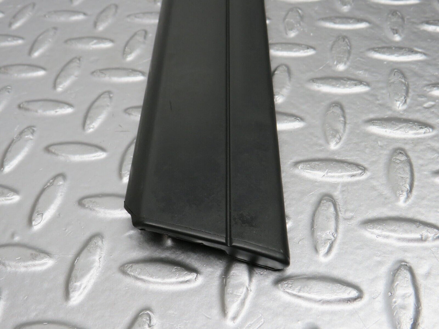 32306 Mercedes-Benz S124 300TE Wagon Rear Left Door Centre Moulding Trim