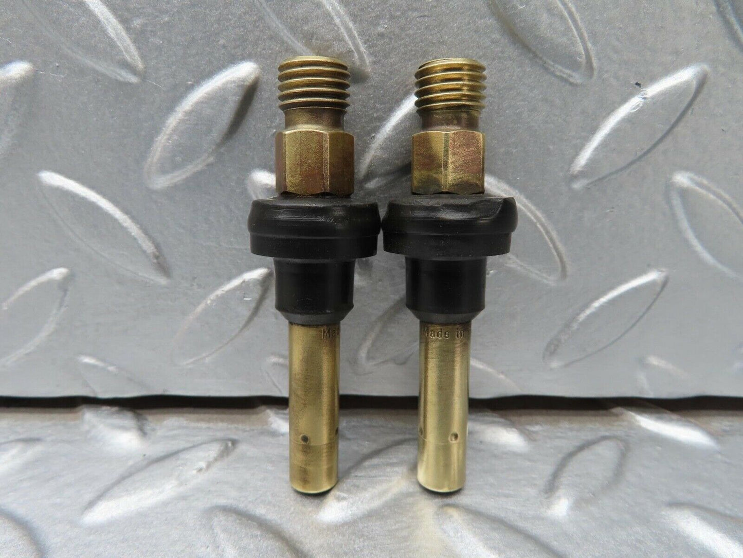 15939 Mercedes-Benz W123 280E 2x Fuel Injectors Bosch 0437502010