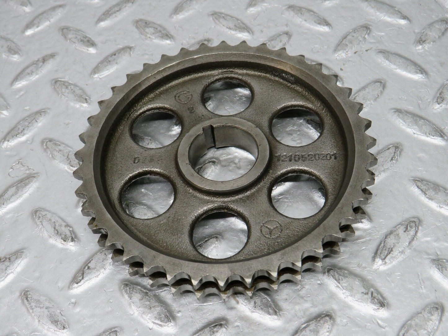 0272 Mercedes-Benz W123 220D Camshaft Timing Gear 1210520201