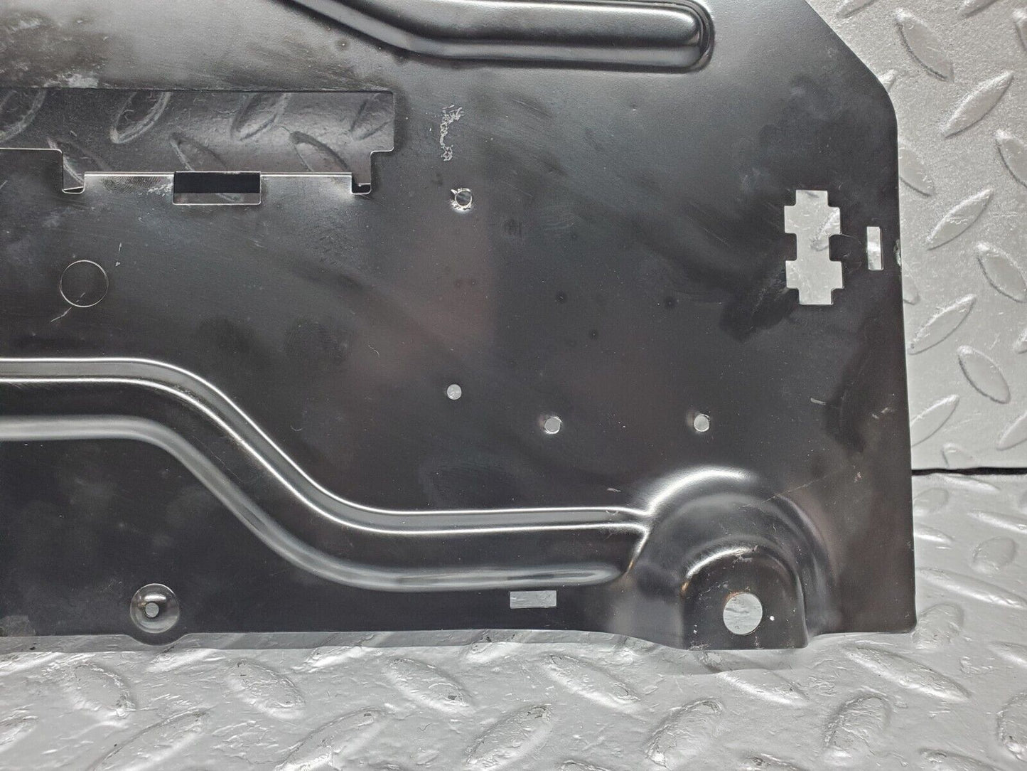 45629 Mercedes-Benz W126 420SE Left Footwell Relay Holder Bracket