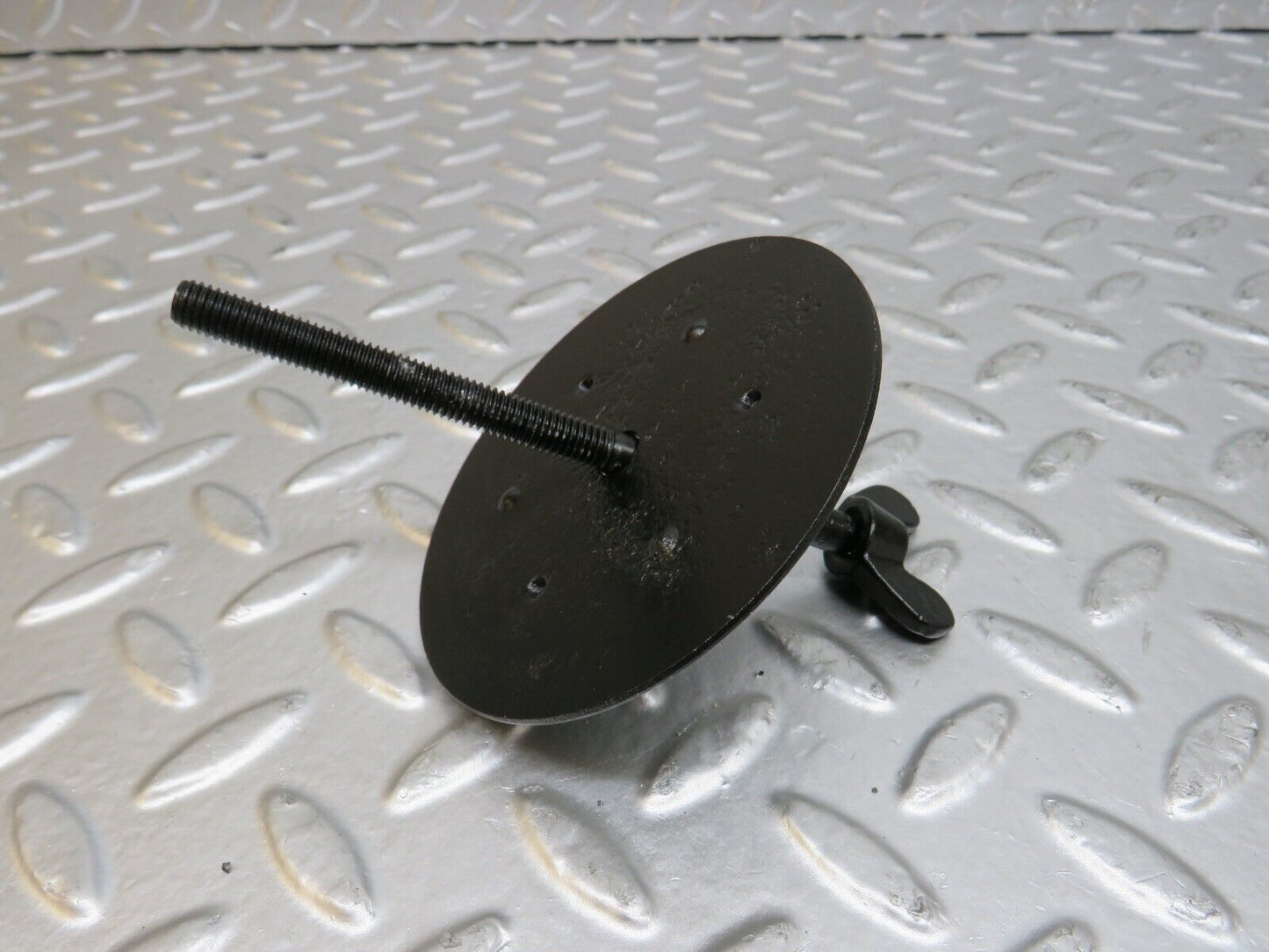 25429 Mercedes-Benz W123 200 Spare Wheel Holder