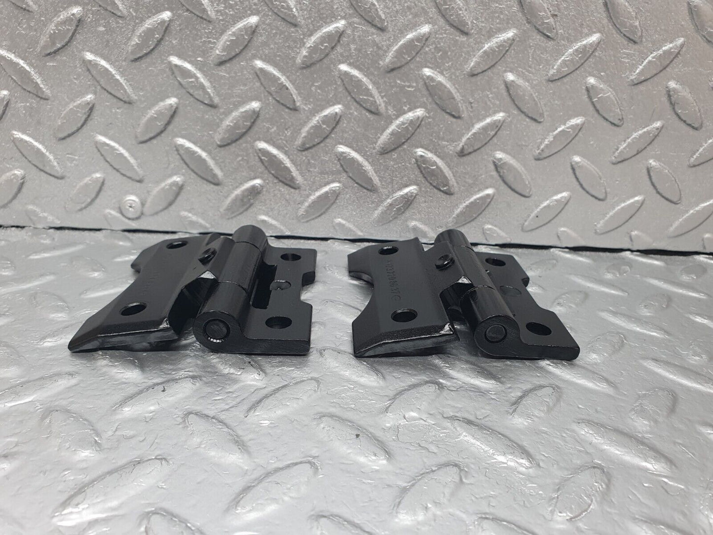43931 Mercedes-Benz C123 230CE Coupe Door Hinge Pair Left Side 1237200037