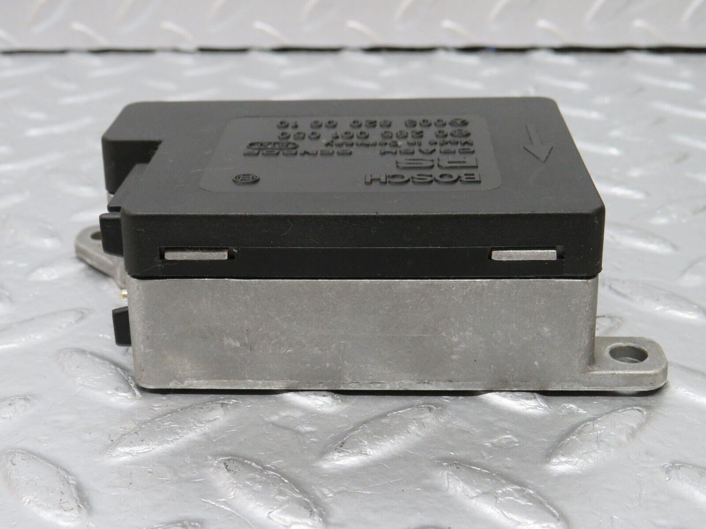 34068 Mercedes-Benz W124 260E Crash Sensor 0038200610 0285001050