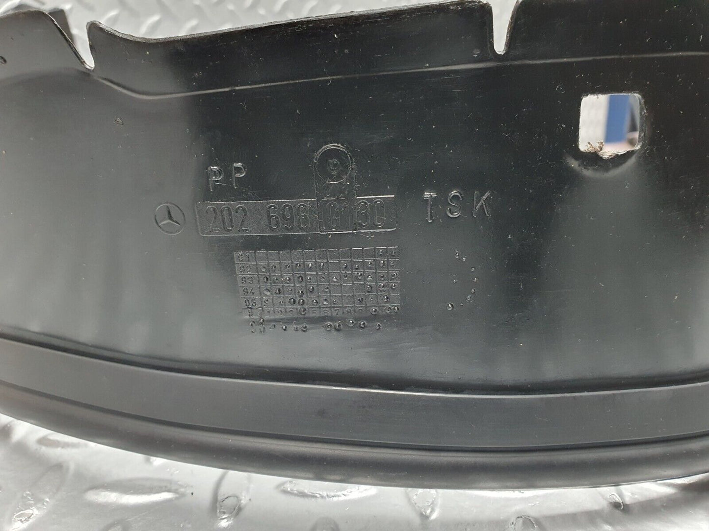 41931 Mercedes-Benz W202 C200 Front Left Inner Fender Splash Guard 2026980130