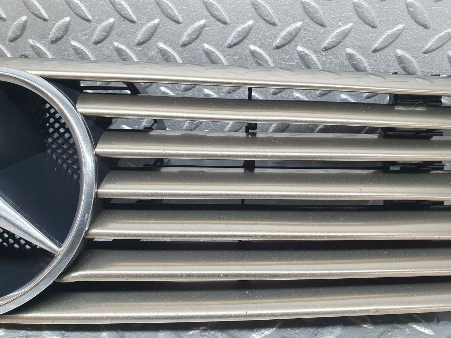 42175 Mercedes-Benz R129 320SL Coupe Bonnet Grill 1298800185