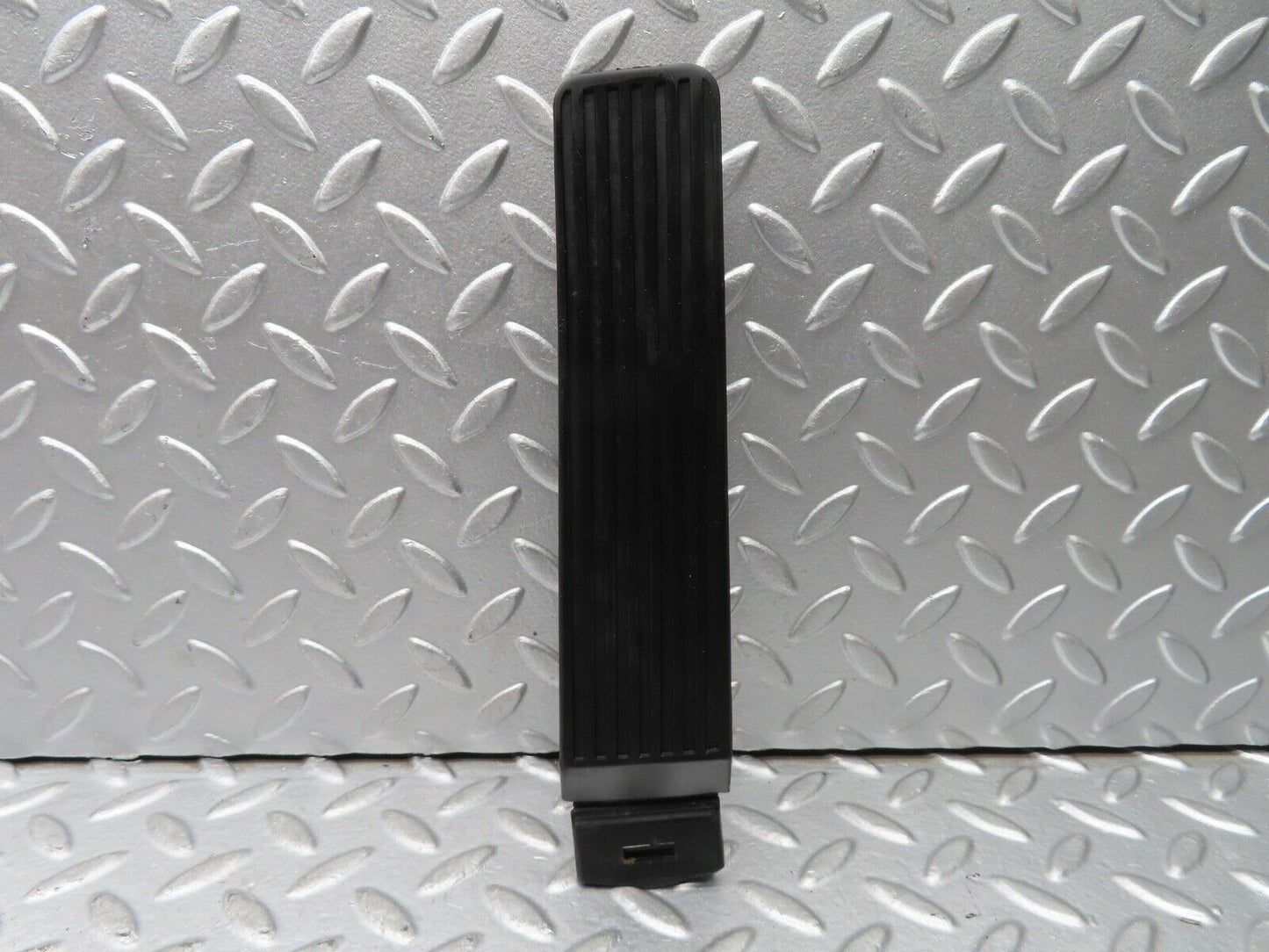 21187 Mercedes-Benz W123 230E Accelerator Pedal With Rubber 1233010082