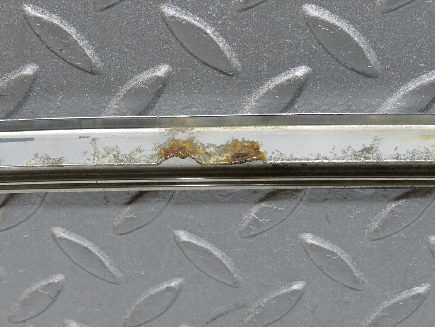 39277 Mercedes-Benz R107 500SL Coupe Front Windscreen Lower Chrome Trim