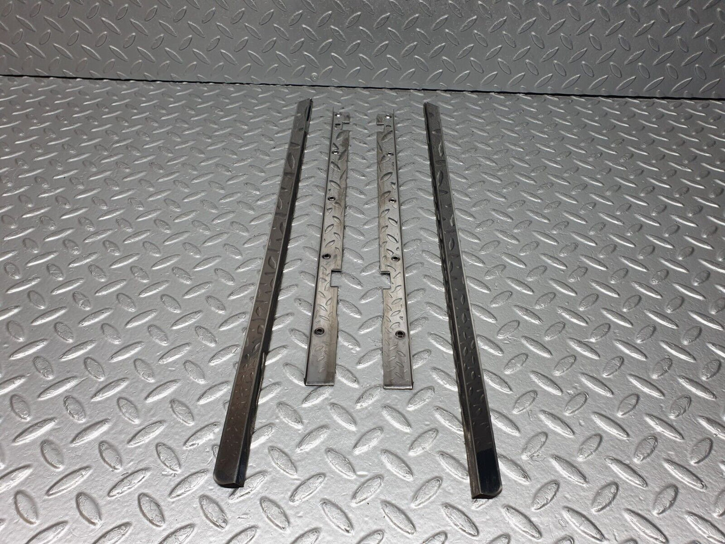 41058 Mercedes-Benz W126 300SE Sunroof Chrome Trim Set