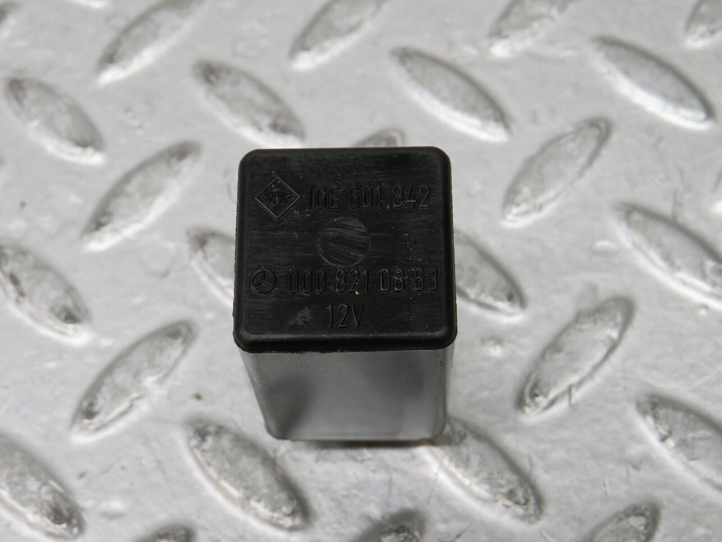 28672 Mercedes-Benz W123 230E Intermittent Wiper Relay 0008210863