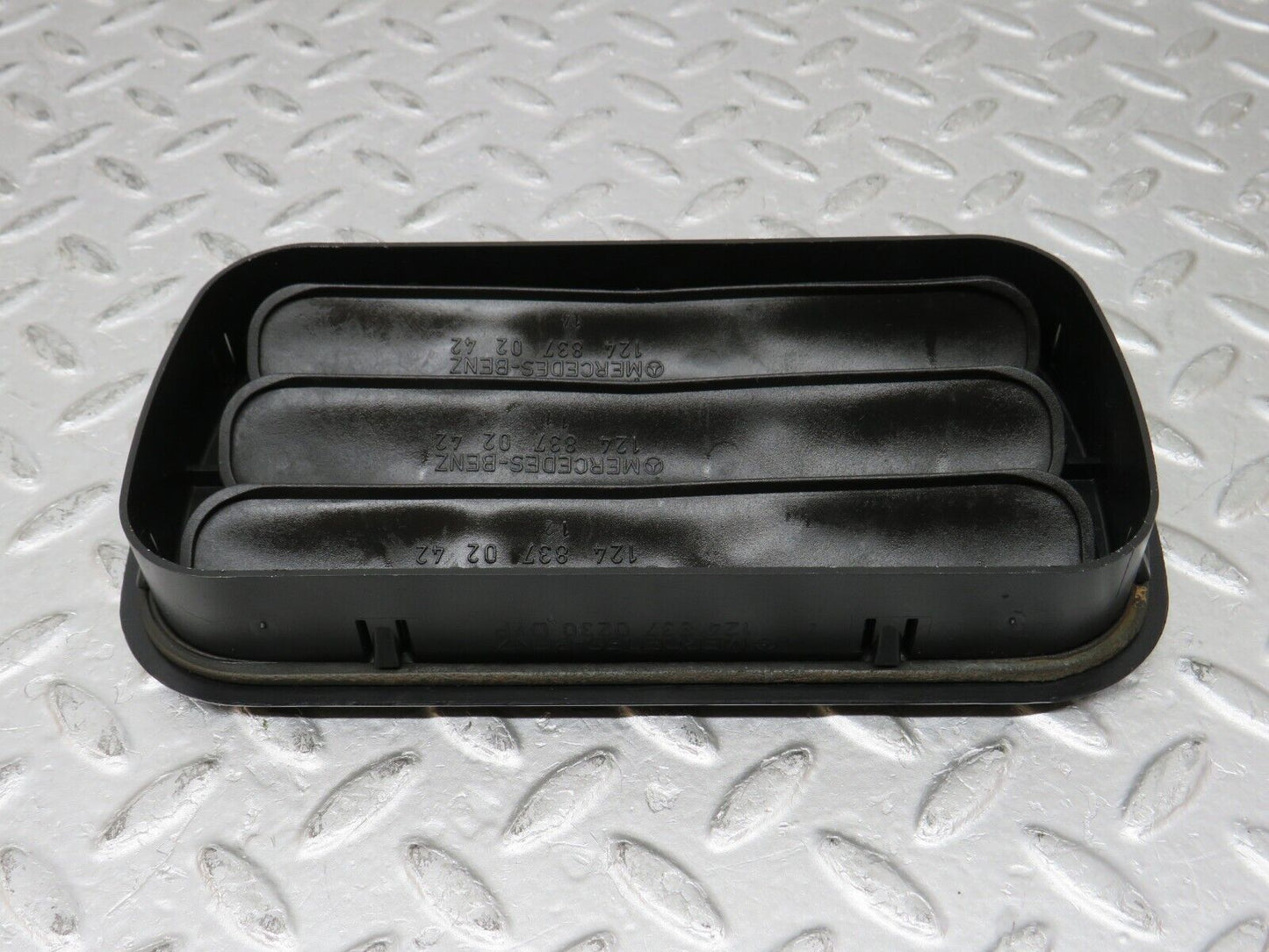 37999 Mercedes-Benz A124 320E Cabriolet Air Intake Vent 1248370230 1248370242