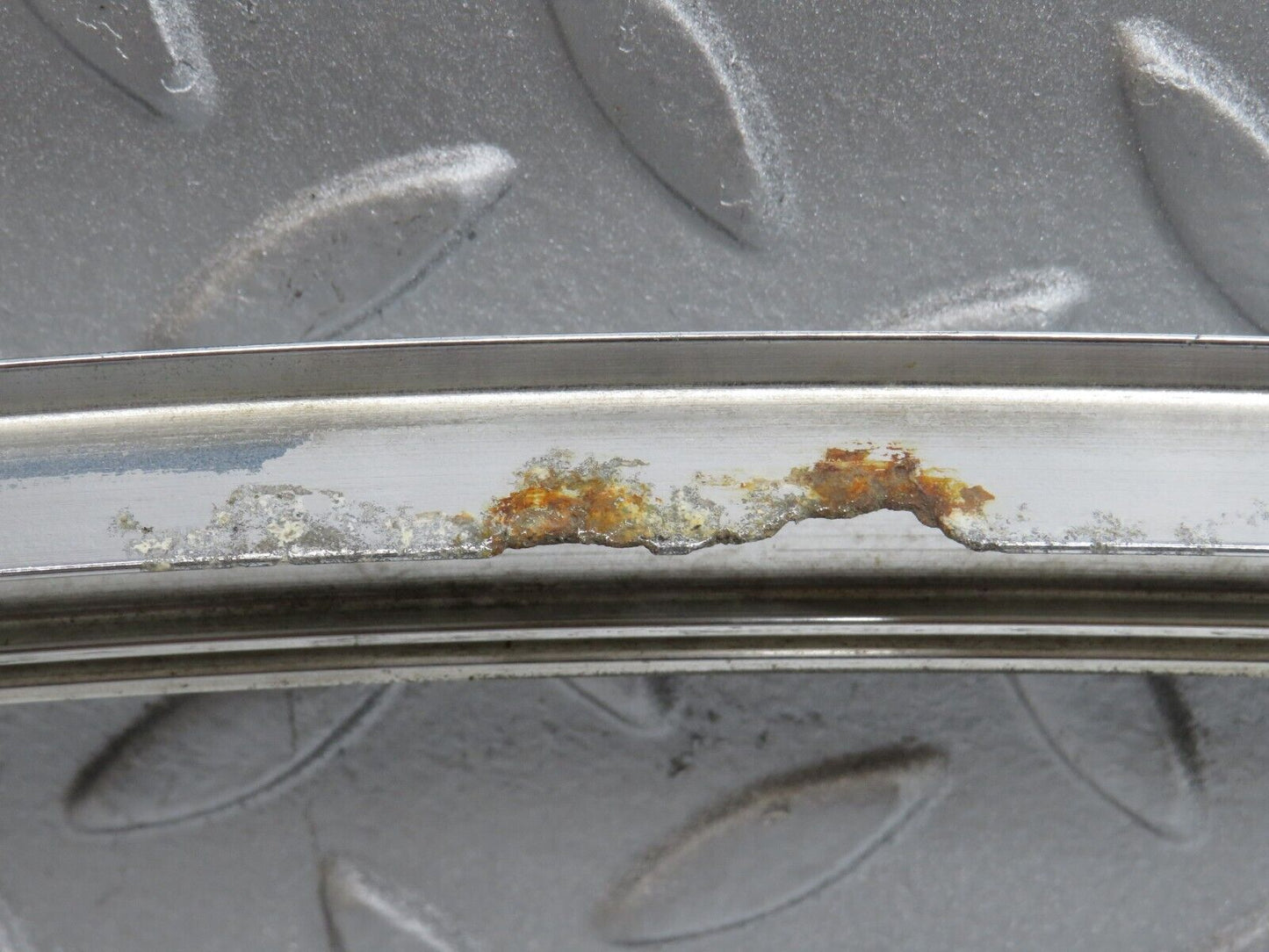 39277 Mercedes-Benz R107 500SL Coupe Front Windscreen Lower Chrome Trim