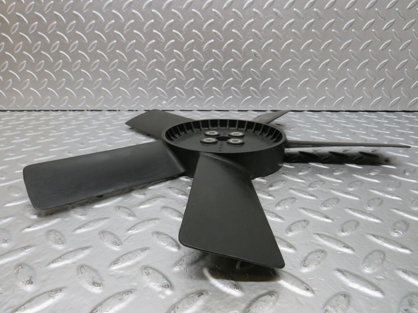 26963 Mercedes-Benz W123 240D Engine Cooling Fan 1152050406