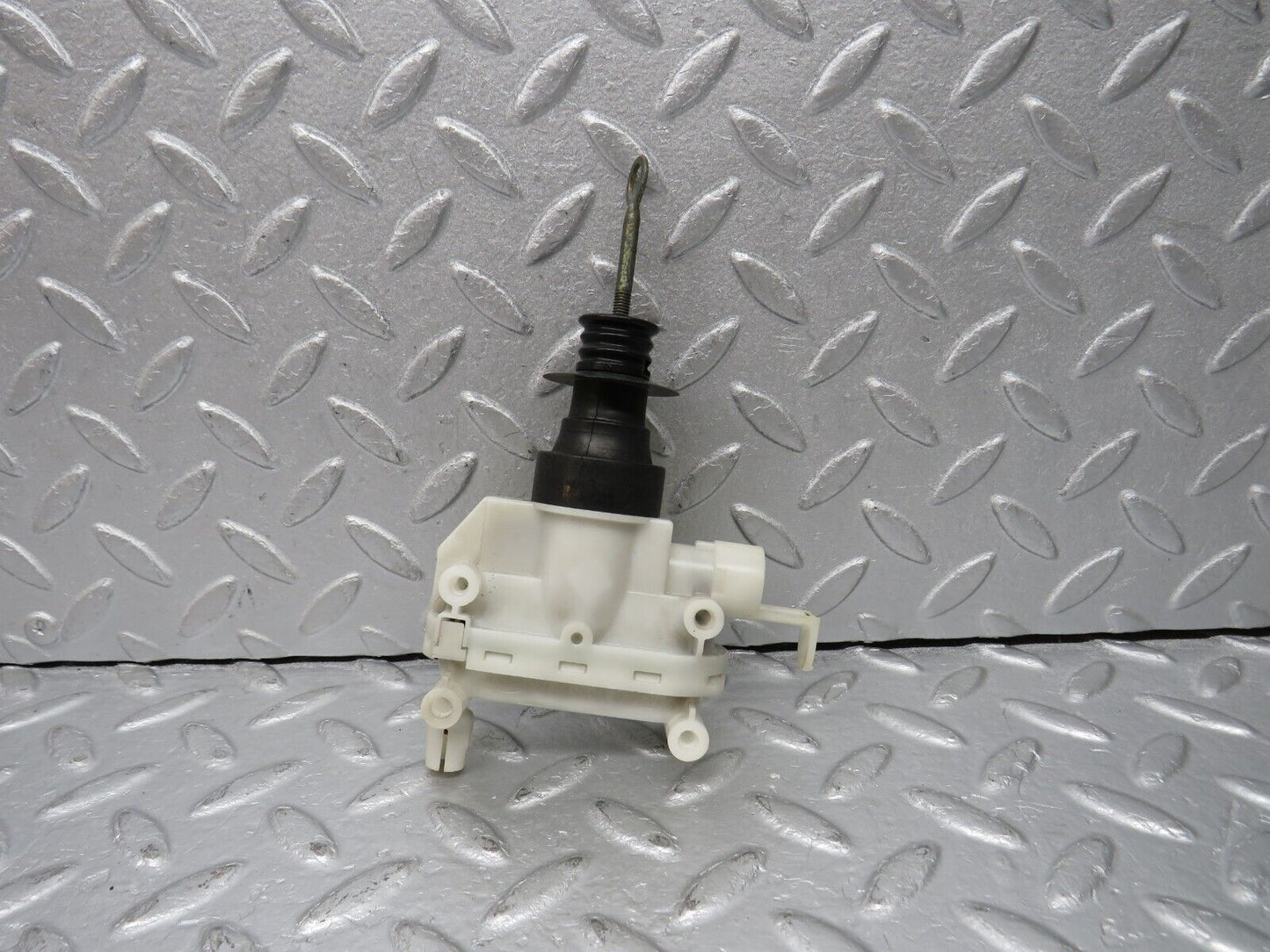 38907 Mercedes-Benz W201 190E Front Left Door Lock Vacuum Actuator
