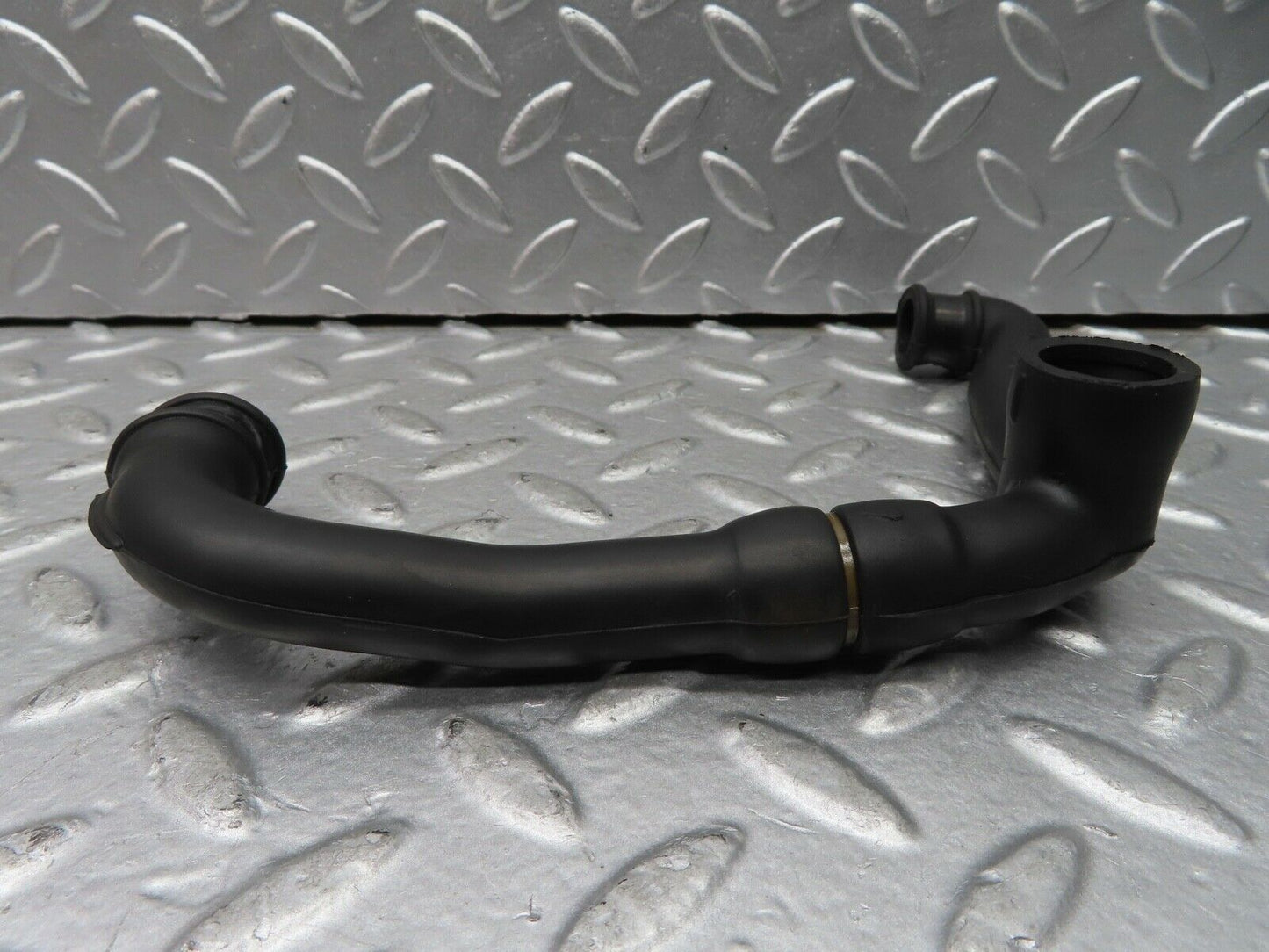 21219 Mercedes-Benz W123 230E Air Intake Pipe 1020941682