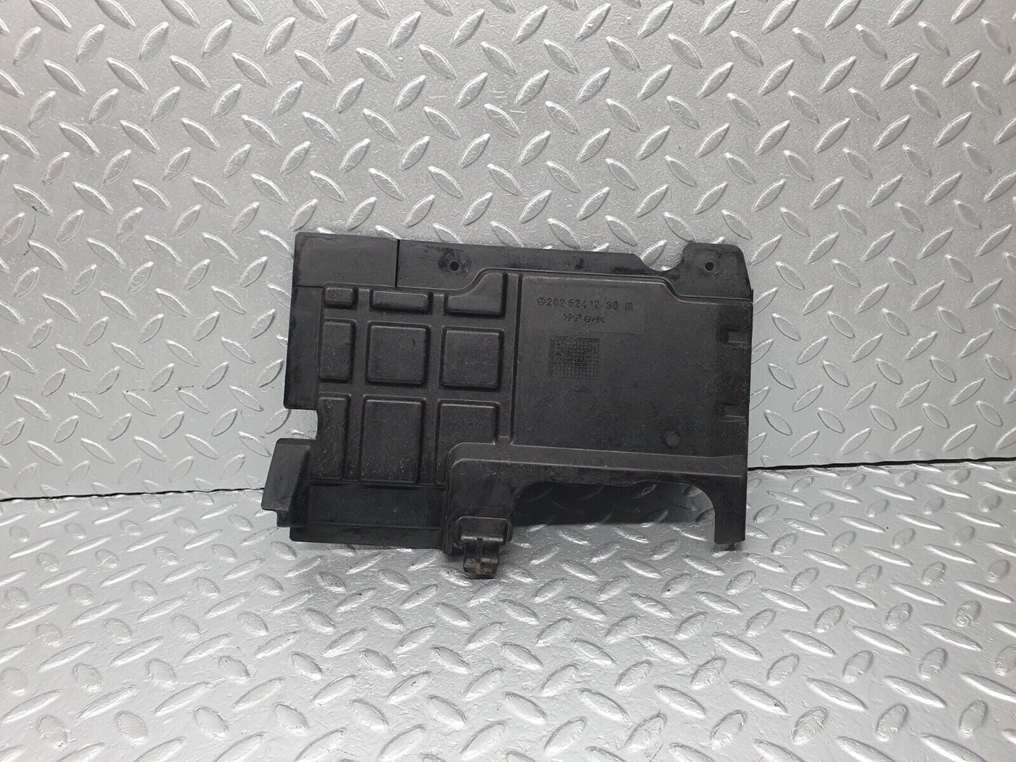 41782 Mercedes-Benz W202 C200 Left Engine Bay Cover Panel 2025241230