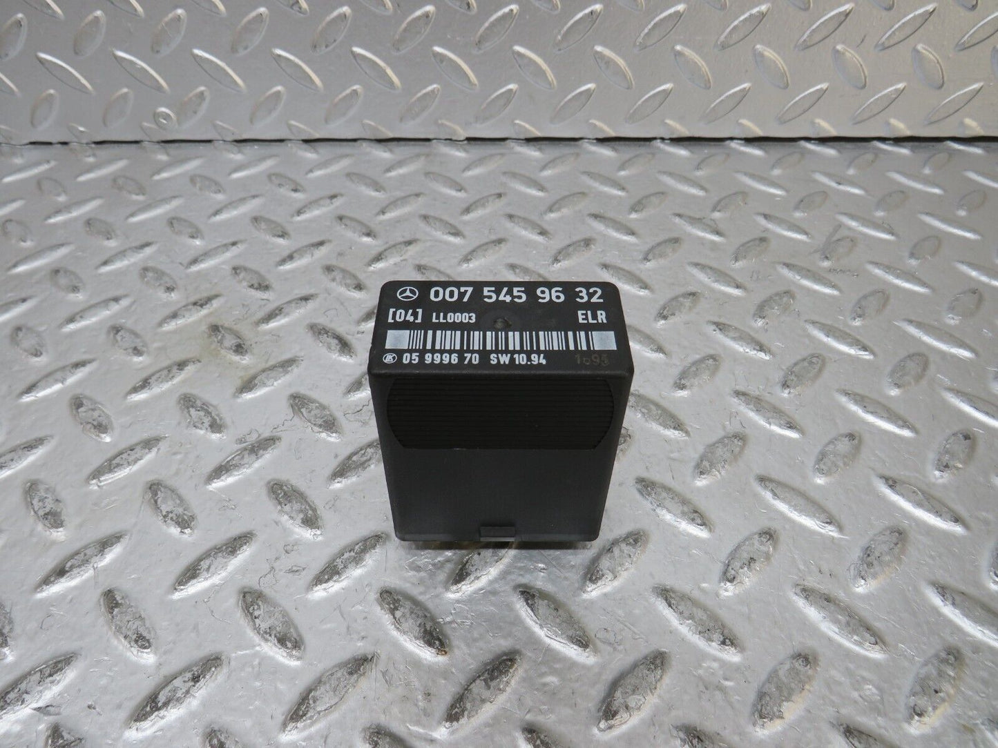 27545 Mercedes-Benz S124 300TE Wagon Idle Control Relay 0075459632