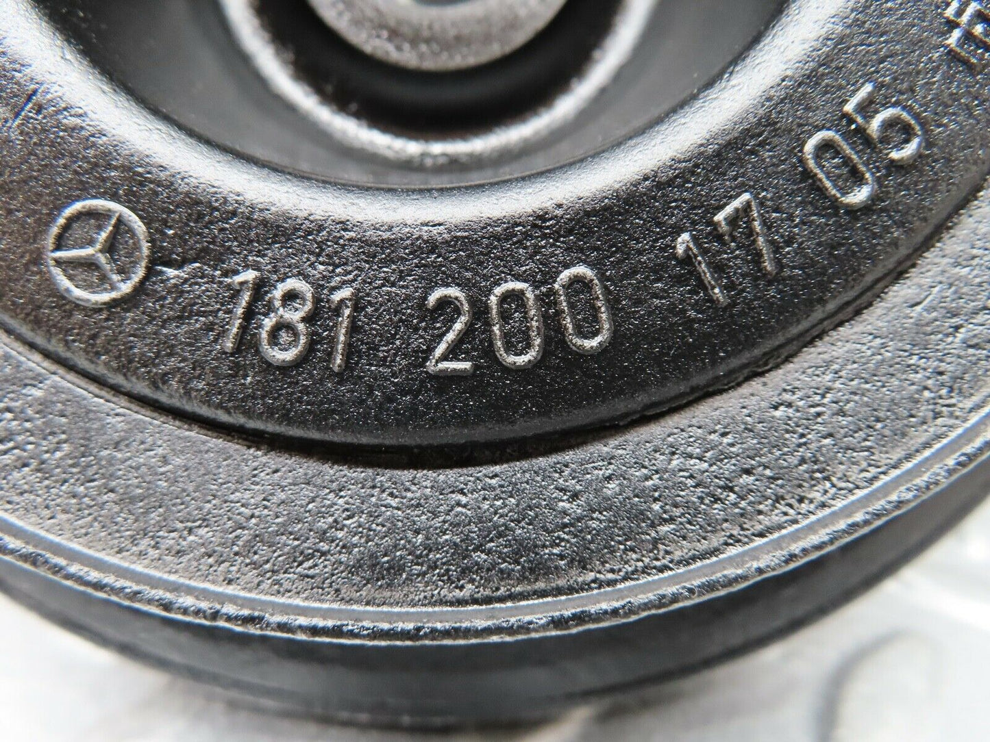 18539 Mercedes-Benz W136 170V Crankshaft Pulley 1812001705