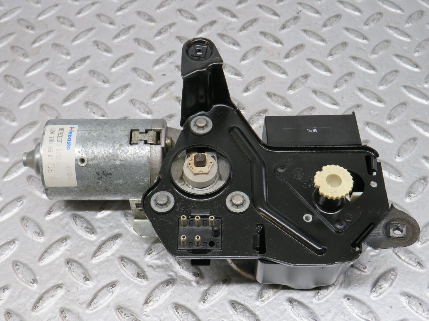 27660 Mercedes-Benz S124 300TE Wagon Sunroof Motor Webasto 1247800507