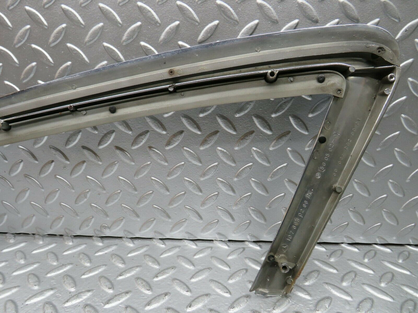 22732 Mercedes-Benz C107 450SLC Coupe Rear Window Trim Right 1076980289
