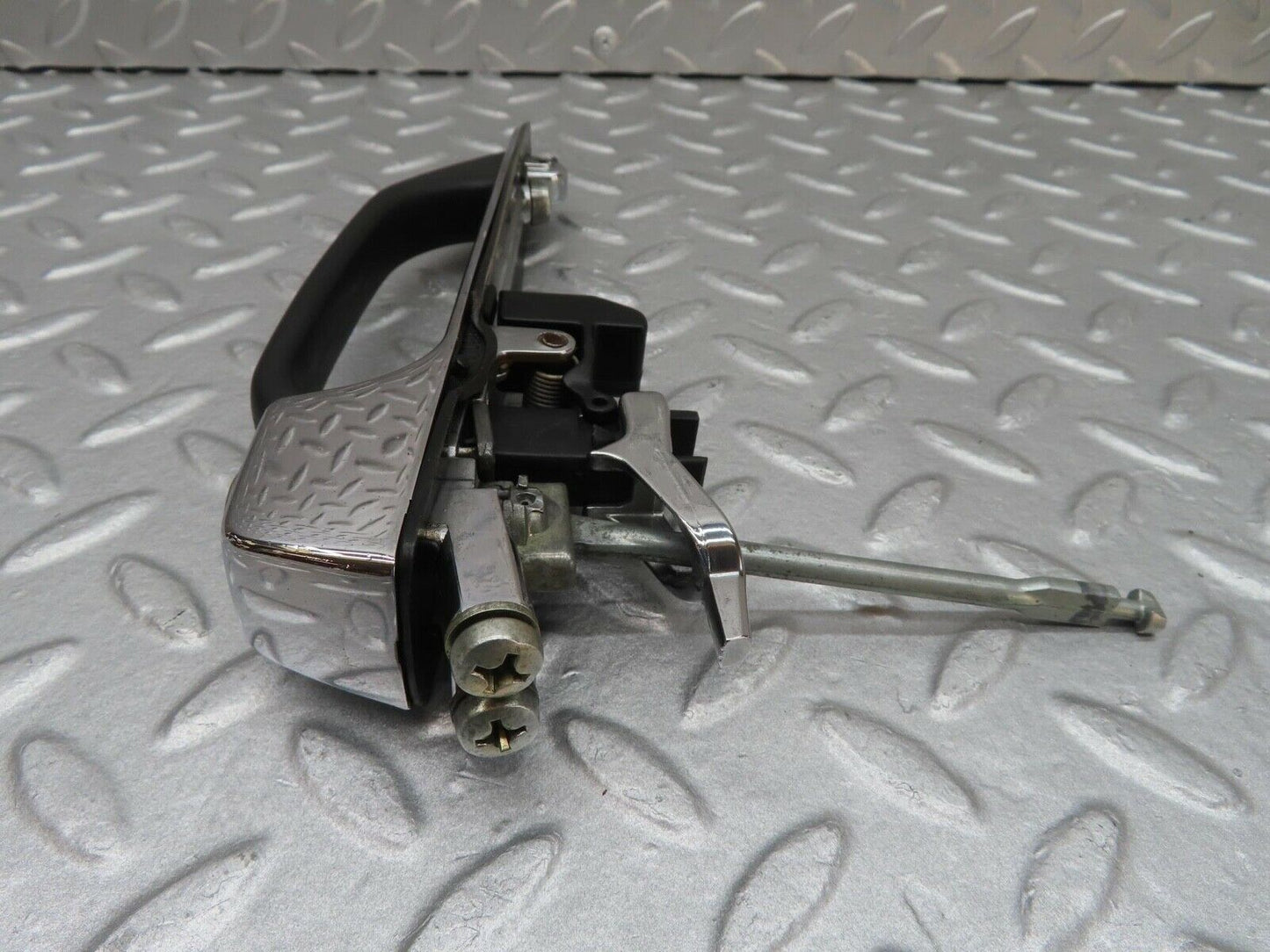 15966 Mercedes-Benz W123 280E Front Right Exterior Door Handle No Key