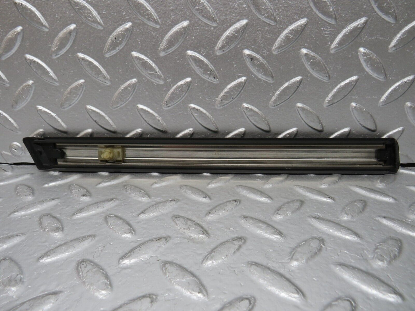 30780 Mercedes-Benz W201 190E 2.0L Front Right Fender Wing Centre Moulding Trim