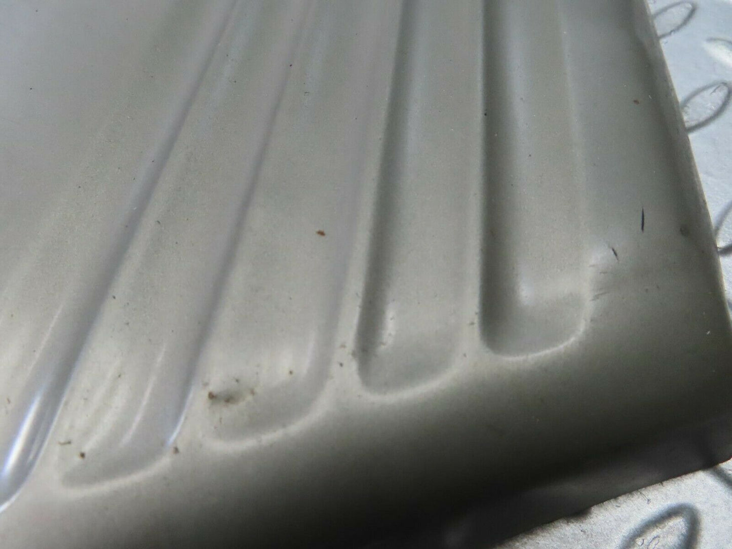 9073 Mercedes-Benz W126 Front Left Fender Wing Moulding Trim 1266902140