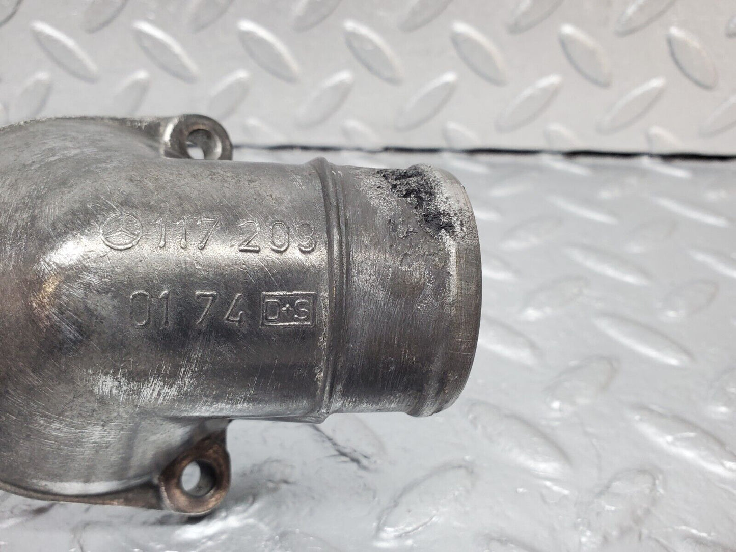 45937 Mercedes-Benz W126 420SE Thermostat Housing 1172030174