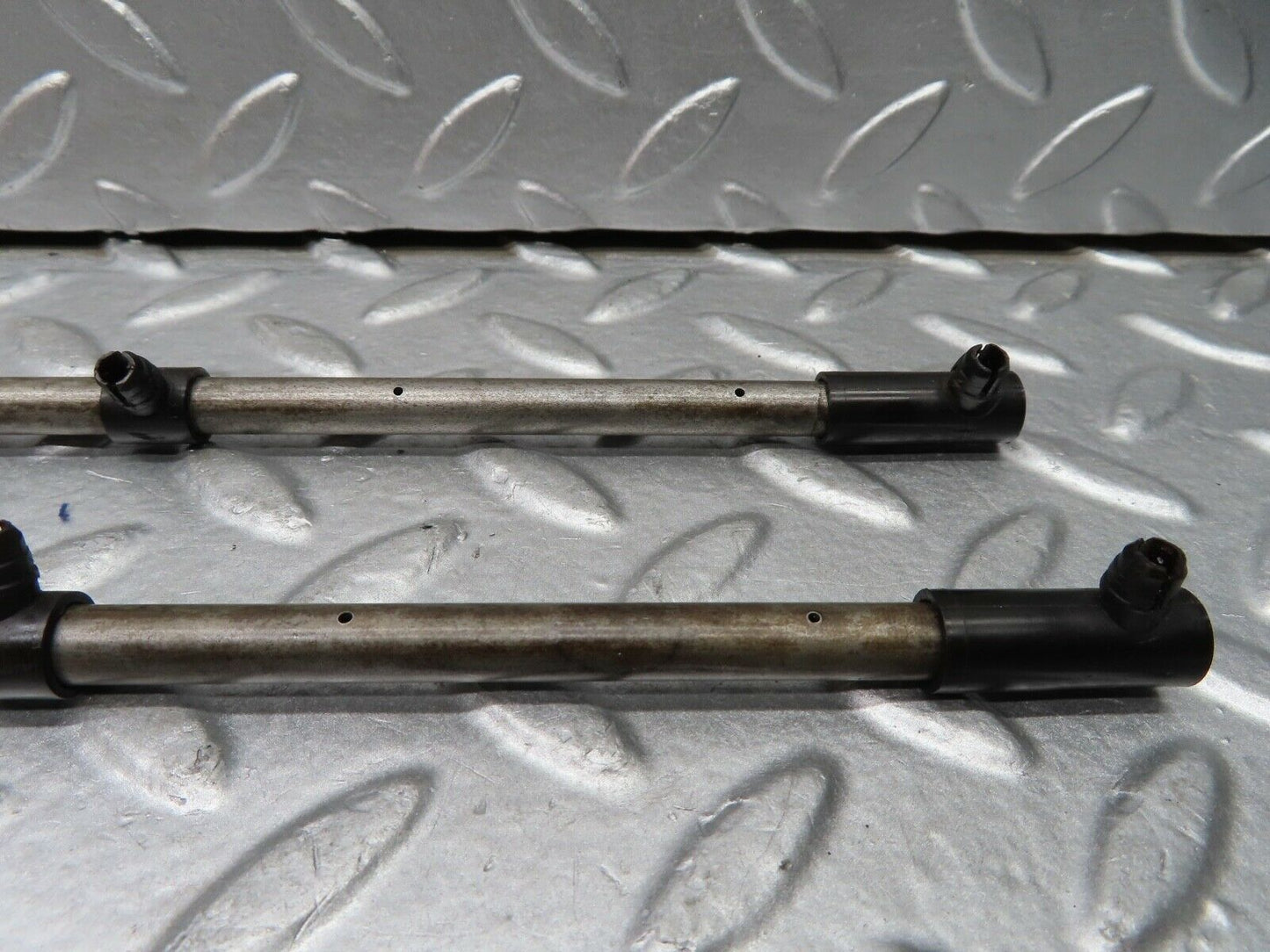 20705 Mercedes-Benz R107 450SL Camshaft Oil Tube