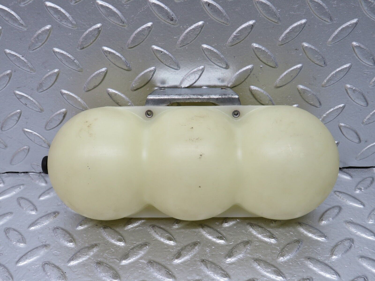 0738 Mercedes-Benz C107 350SLC Coupe Vacuum Reservoir