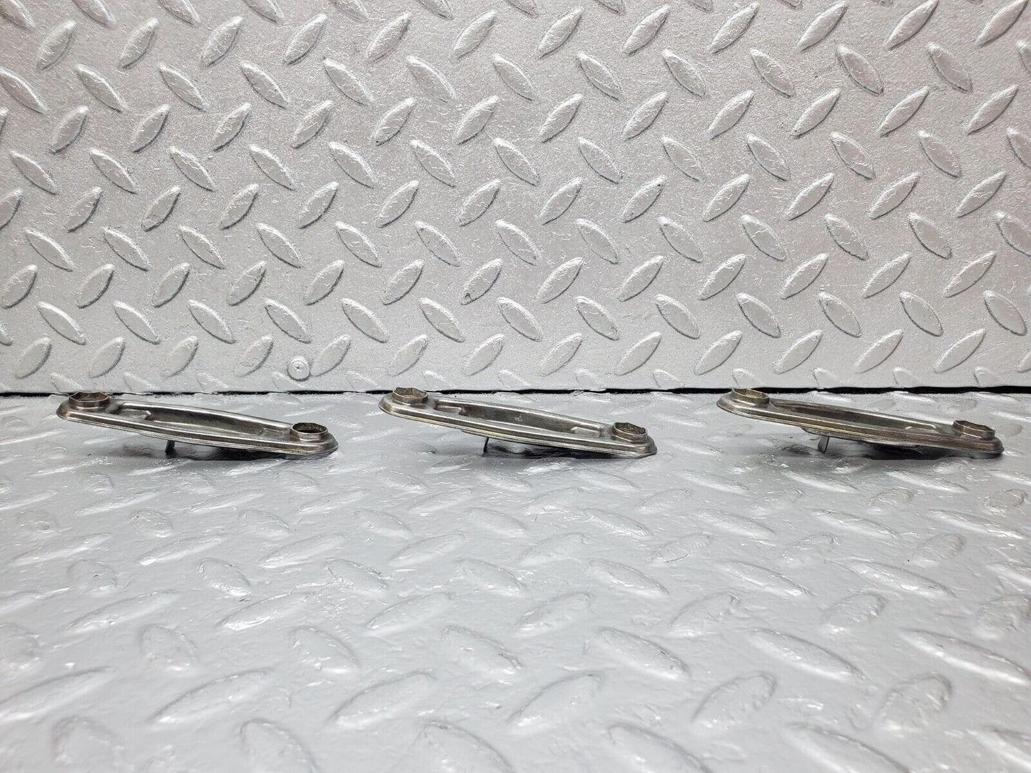 45347 Mercedes-Benz 280E M110.983 Fuel Injector Bracket 3X
