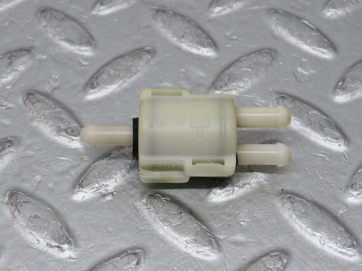 37753 Mercedes-Benz A124 320E Cabriolet Windscreen Washer Fluid Distributor