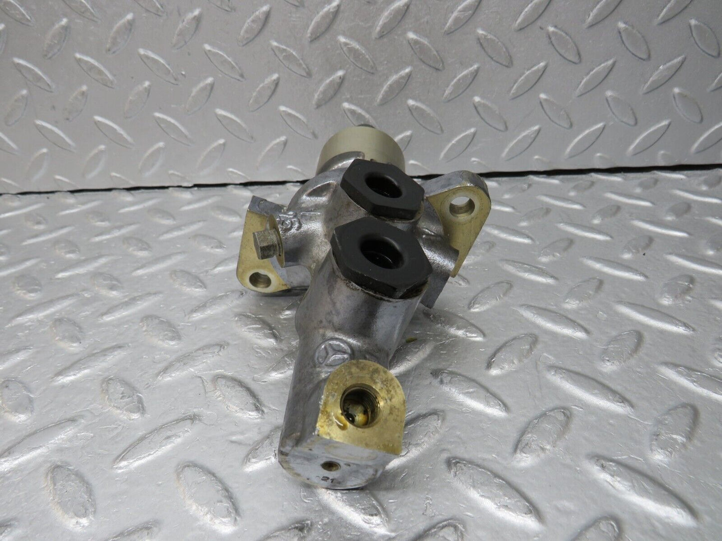 37010 Mercedes-Benz C126 420SEC Coupe Brake Master Cylinder Girling