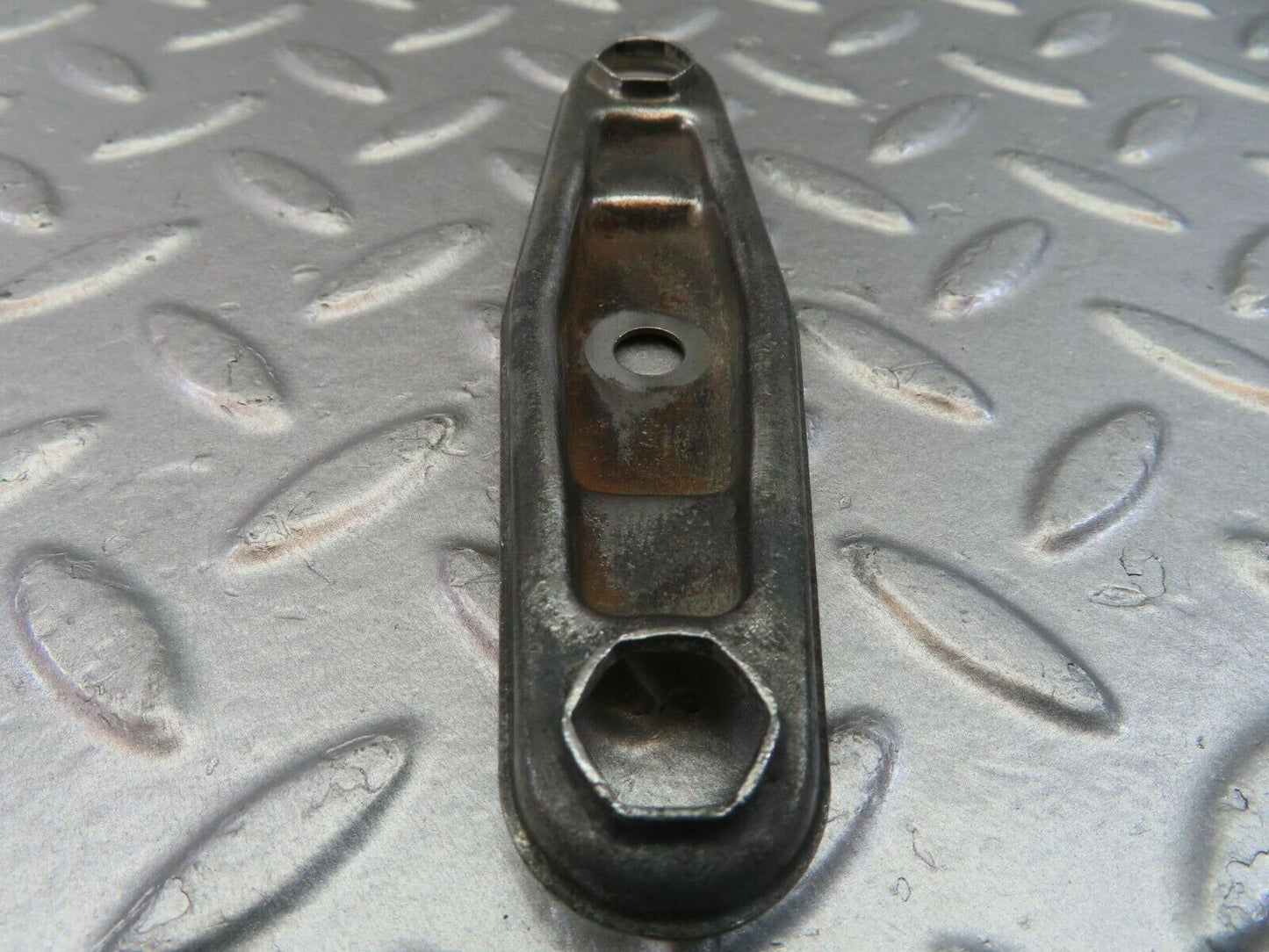 10549 Mercedes-Benz W201 190E Fuel Injector Nozzle Clamp Bracket