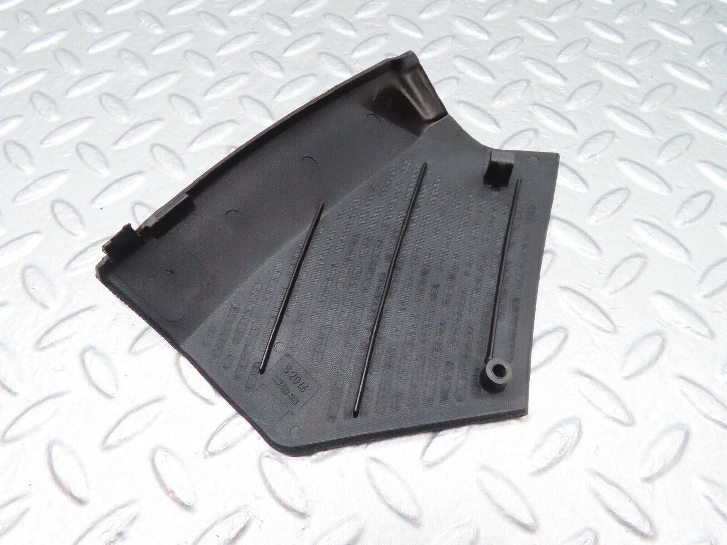 17925 Mercedes-Benz W123 200 Dashboard Speaker Cover Grill Right