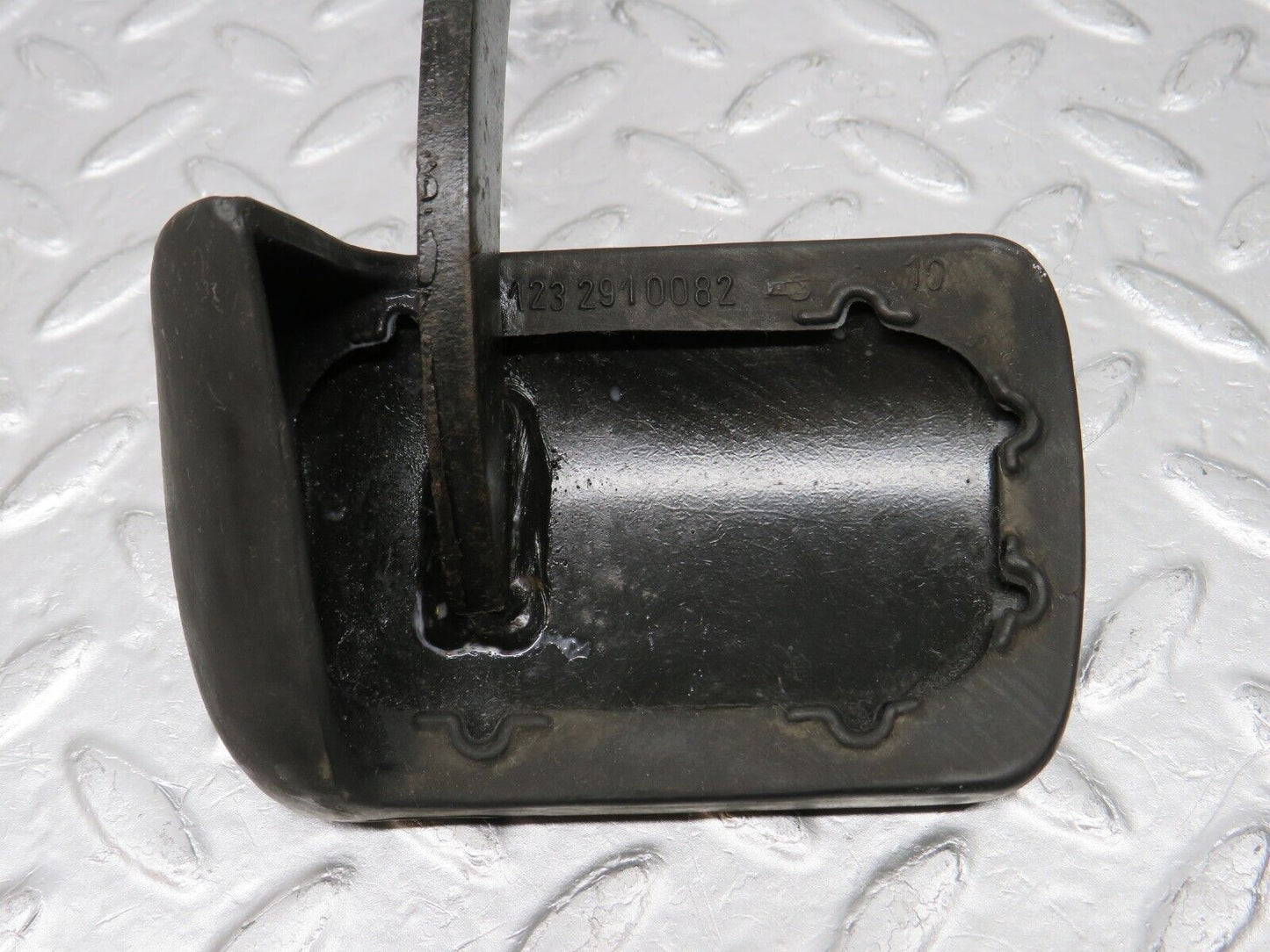 39140 Mercedes-Benz R107 500SL Brake Pedal With Rubber 1232910082