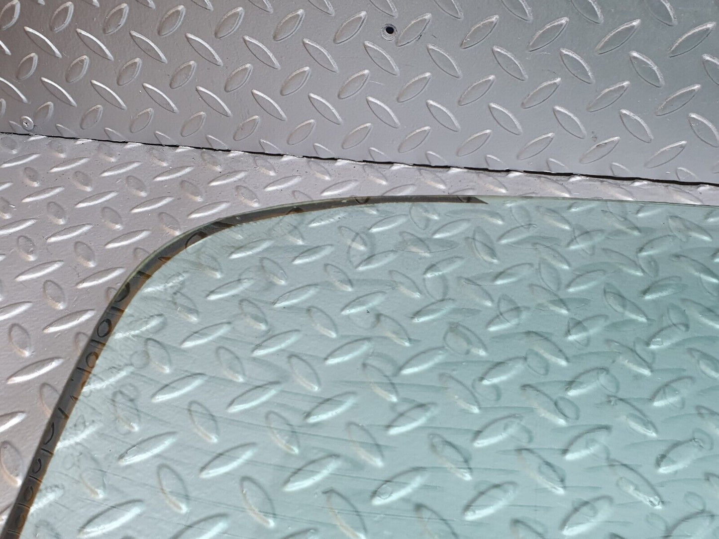 41260 Mercedes-Benz W126 300SE Rear Heated Windscreen Glass