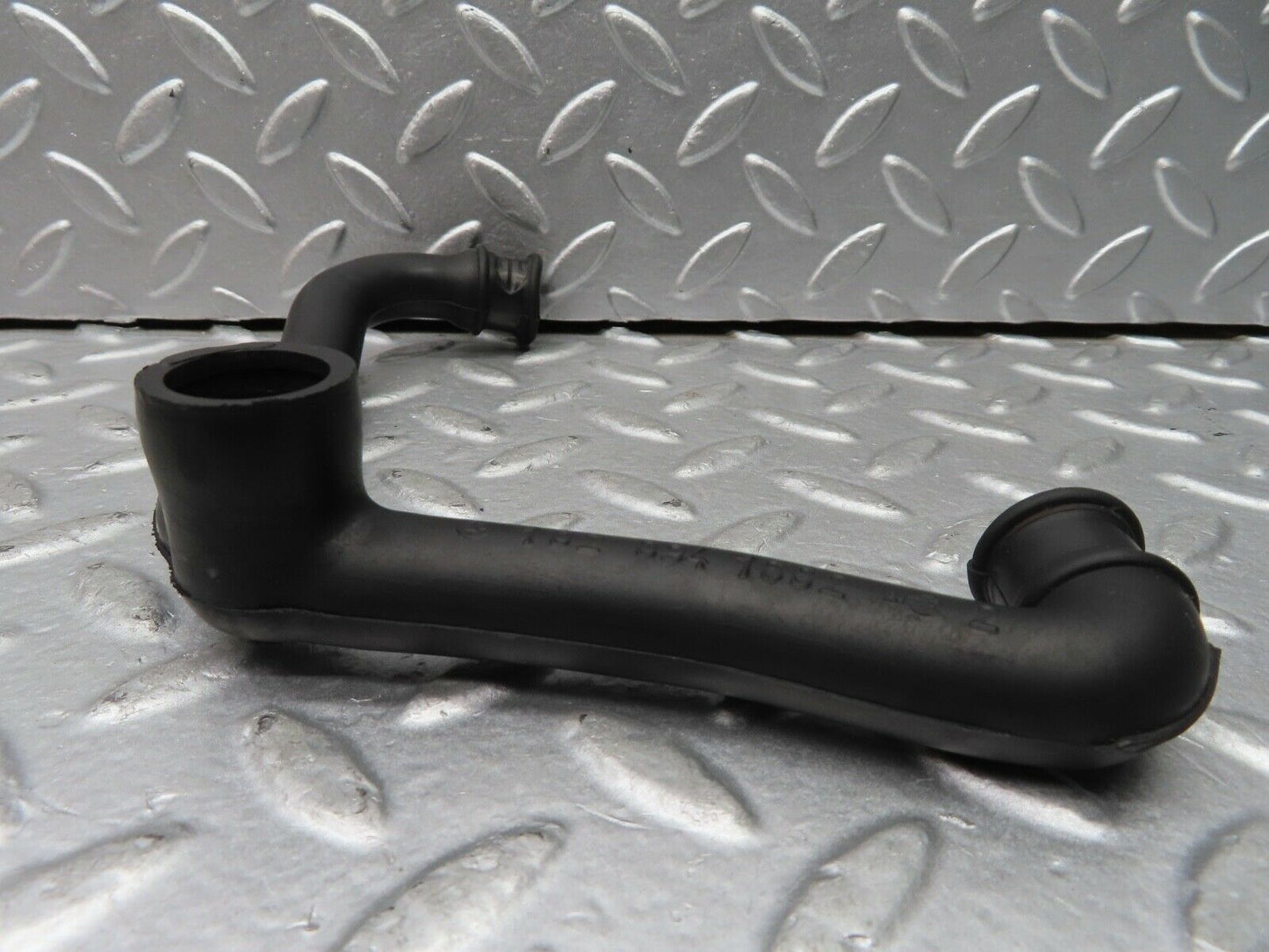 21219 Mercedes-Benz W123 230E Air Intake Pipe 1020941682