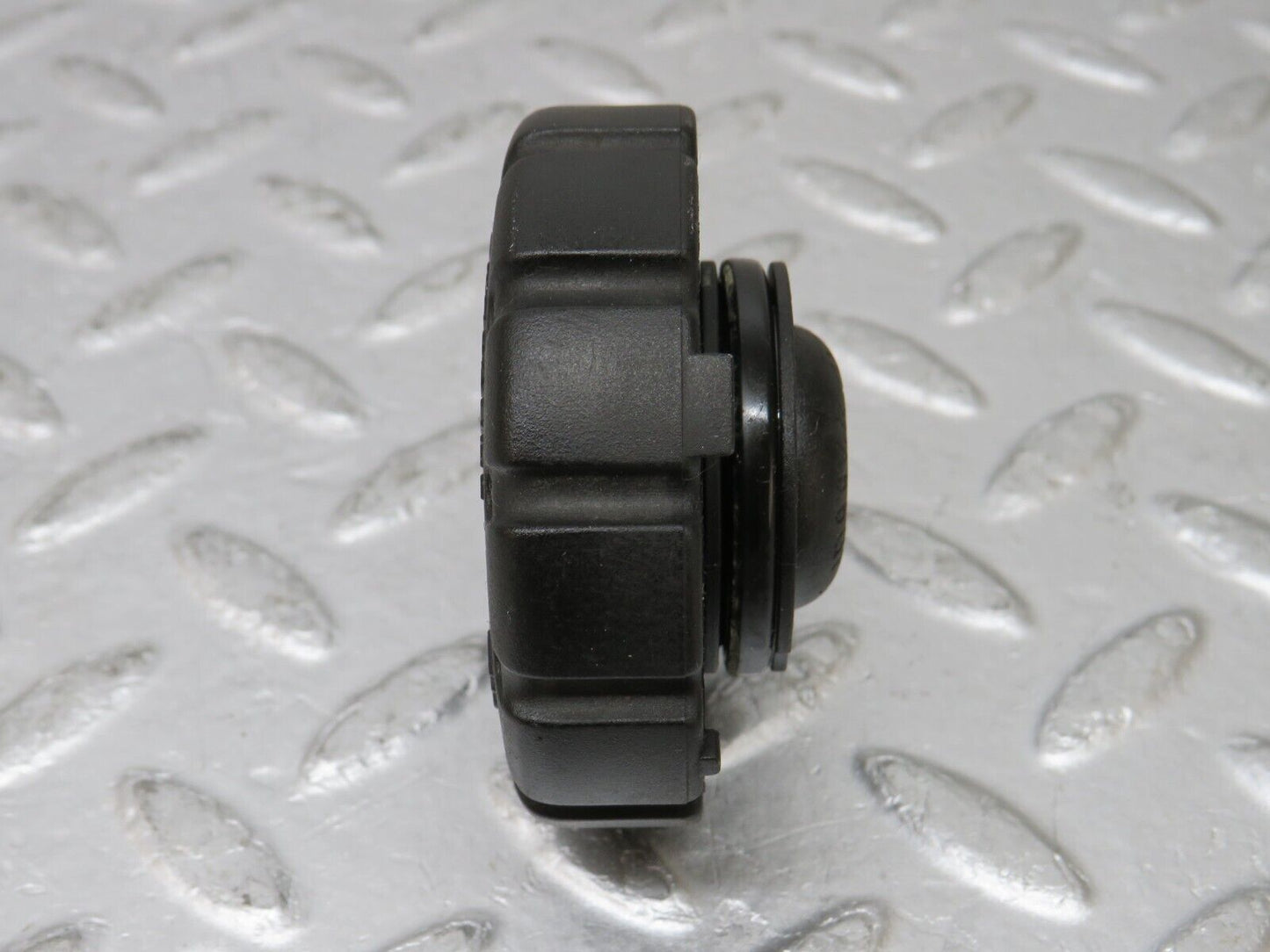 35308 Mercedes-Benz W210 Coolant Tank Reservoir Cap 2105010315