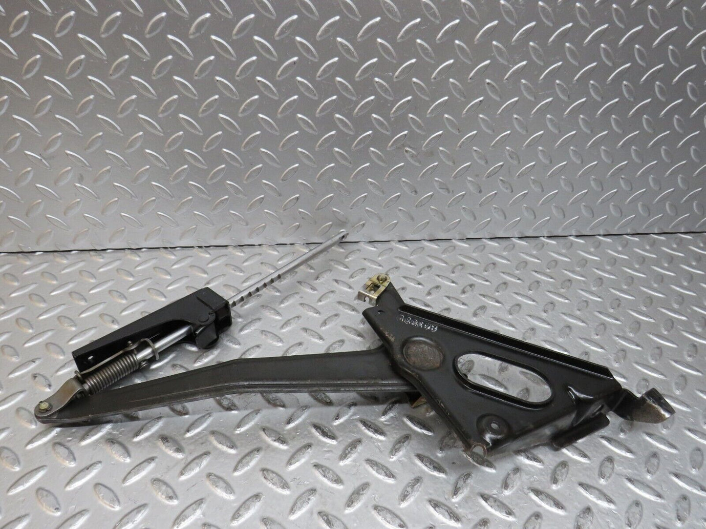 28390 Mercedes-Benz S123 240D Wagon Handbrake Regulator