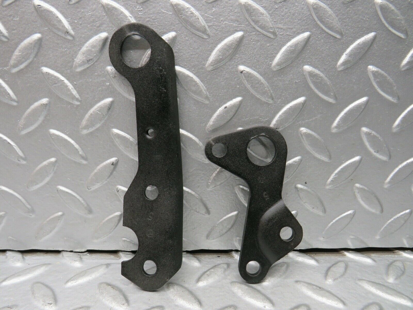 21896 Mercedes-Benz W126 300SE Engine Lifting Eyes Hooks