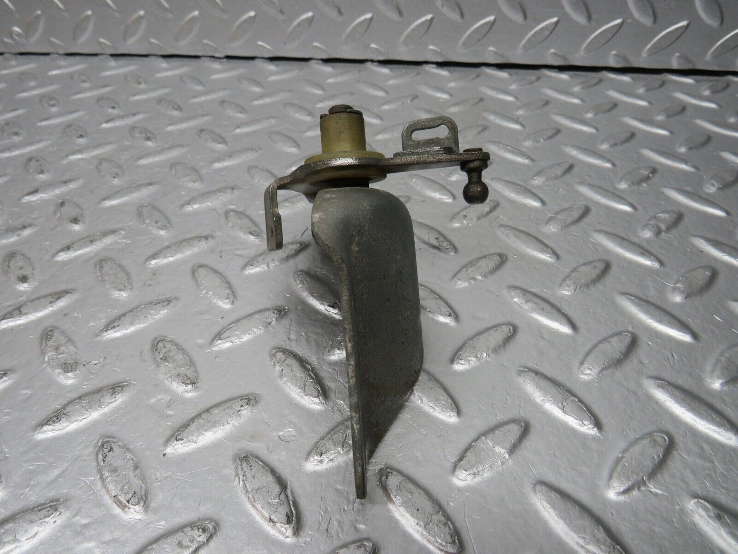 31158 Mercedes-Benz W123 200D Throttle Linkage