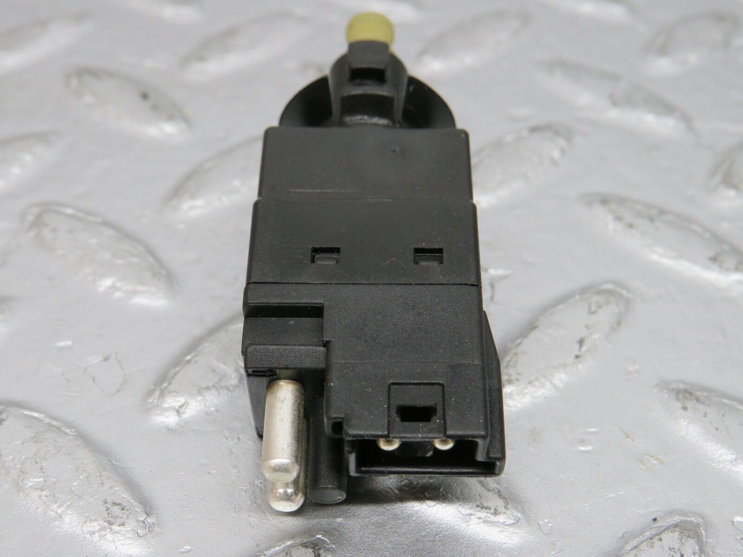 39635 Mercedes-Benz R129 320SL Coupe Brake Light Switch 0015450109
